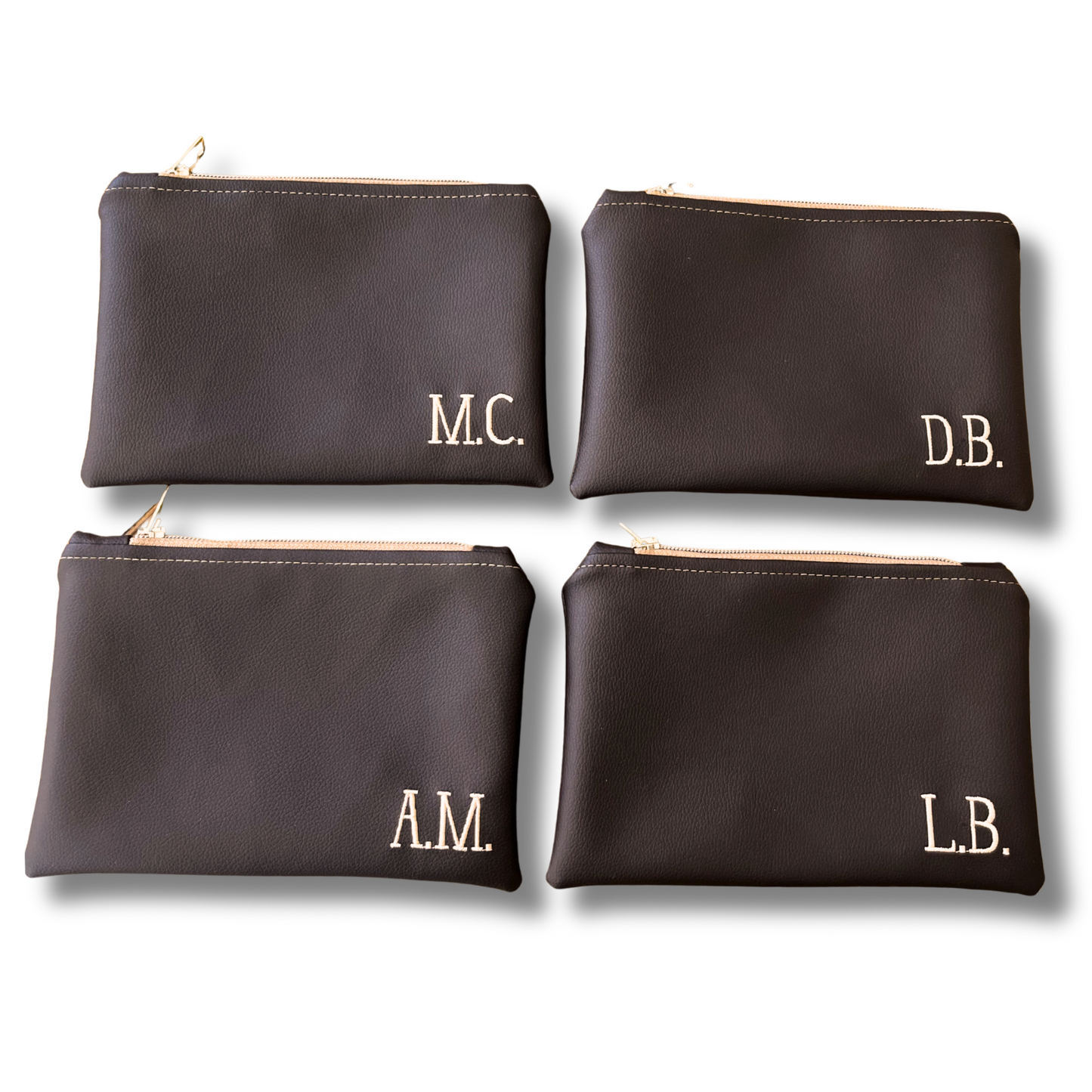 Pochette personalizzata con iniziali in similpelle testa di moro ric. sabbia mod. uomo
