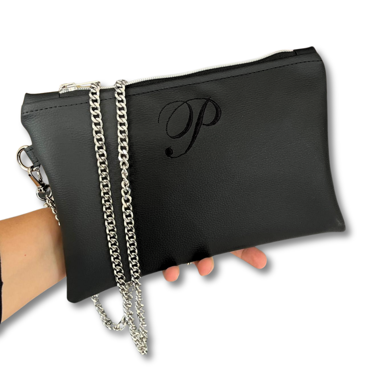 Pochette personalizzata con iniziale piccola nera in similpelle nera font inglese tracolla argento mod. regular