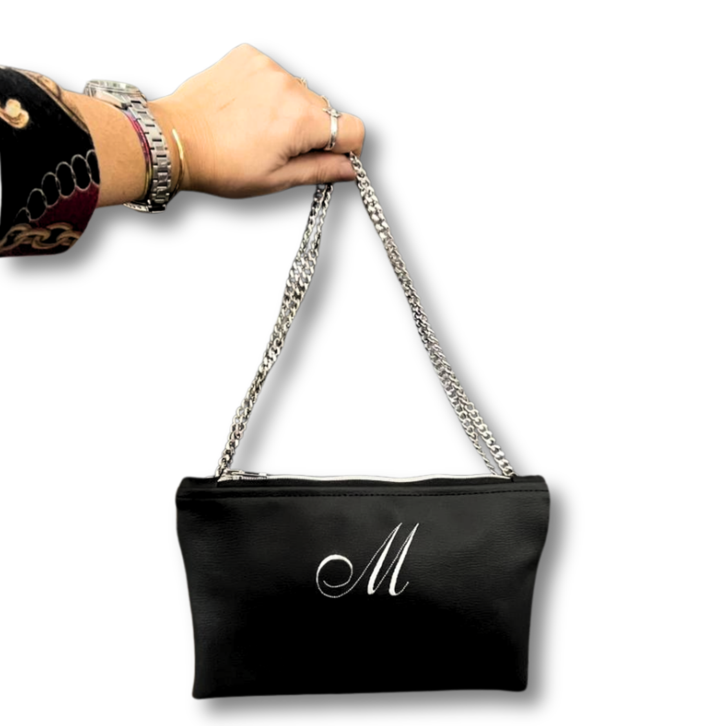 Pochette personalizzata con iniziale piccola in similpelle nera font inglese tracolla argento mod. regular