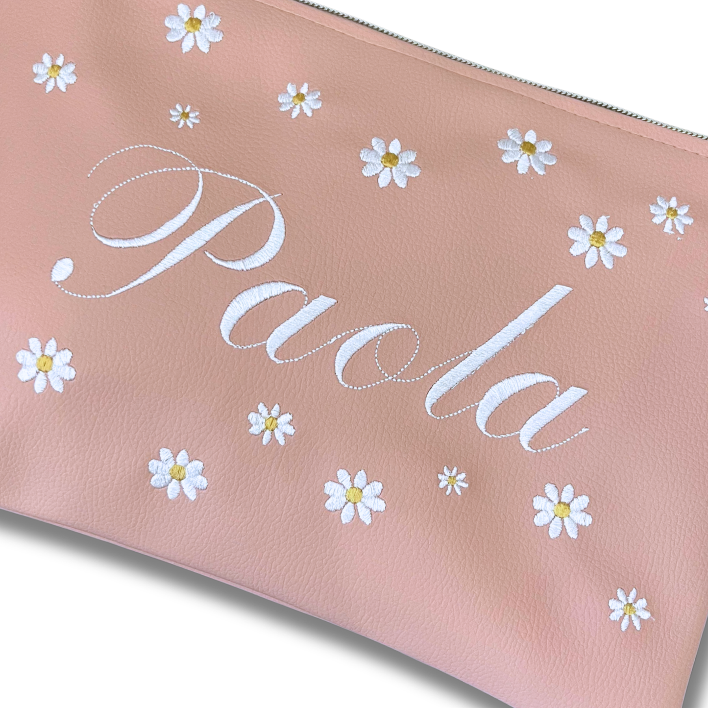 Pochette personalizzata con nome in similpelle rosa ric. bianco e margherite mod. plus