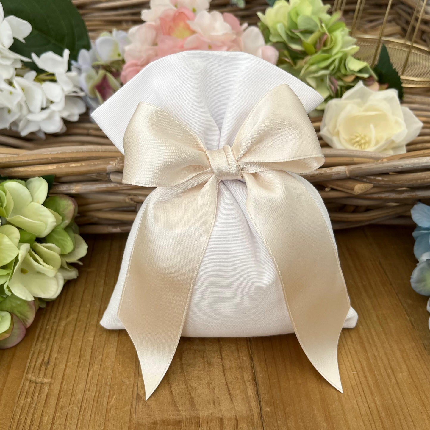 Sacchetto portaconfetti bianco mod. grande collezione palette