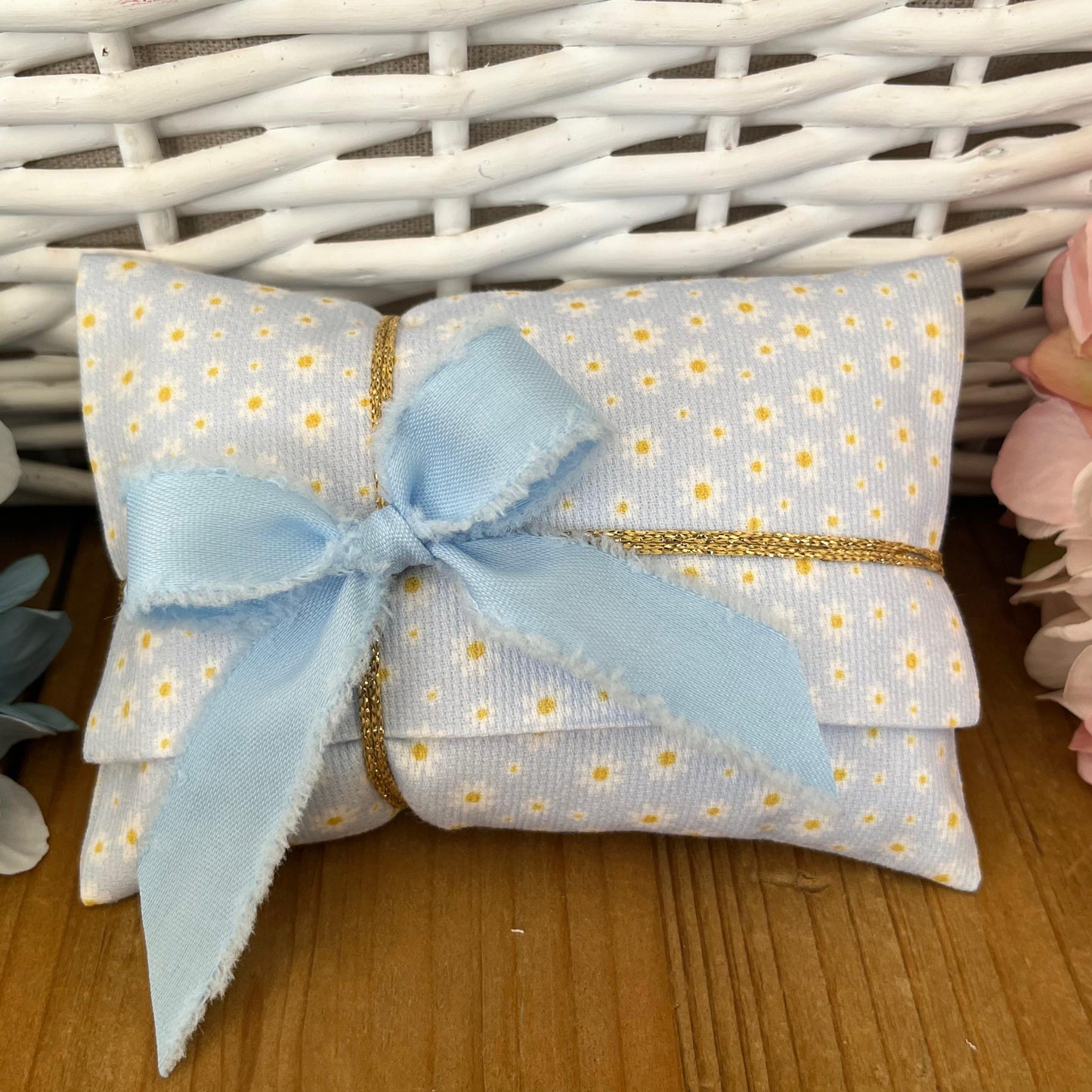 Bustina portaconfetti margherite celesti mod. maxi collezione Baby