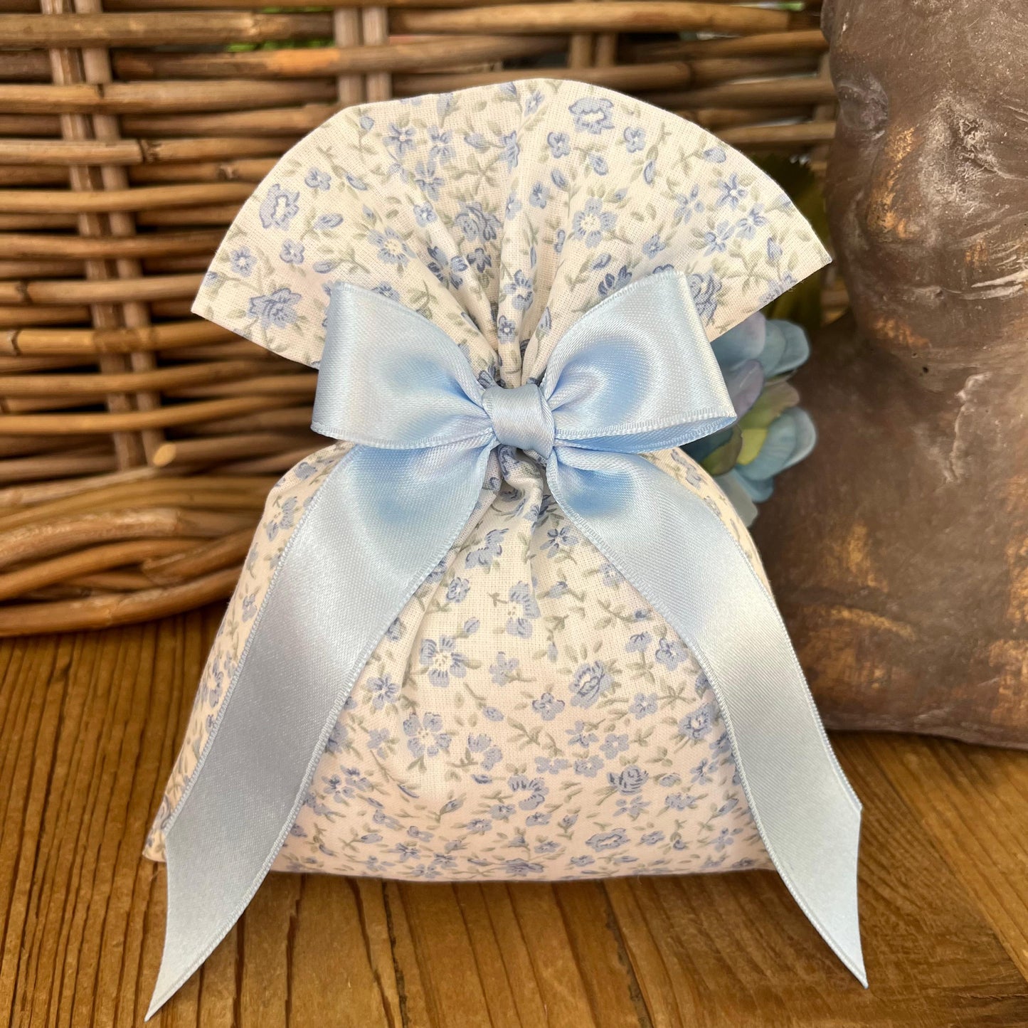 Sacchetto portaconfetti little flowers celeste mod. grande collezione Baby
