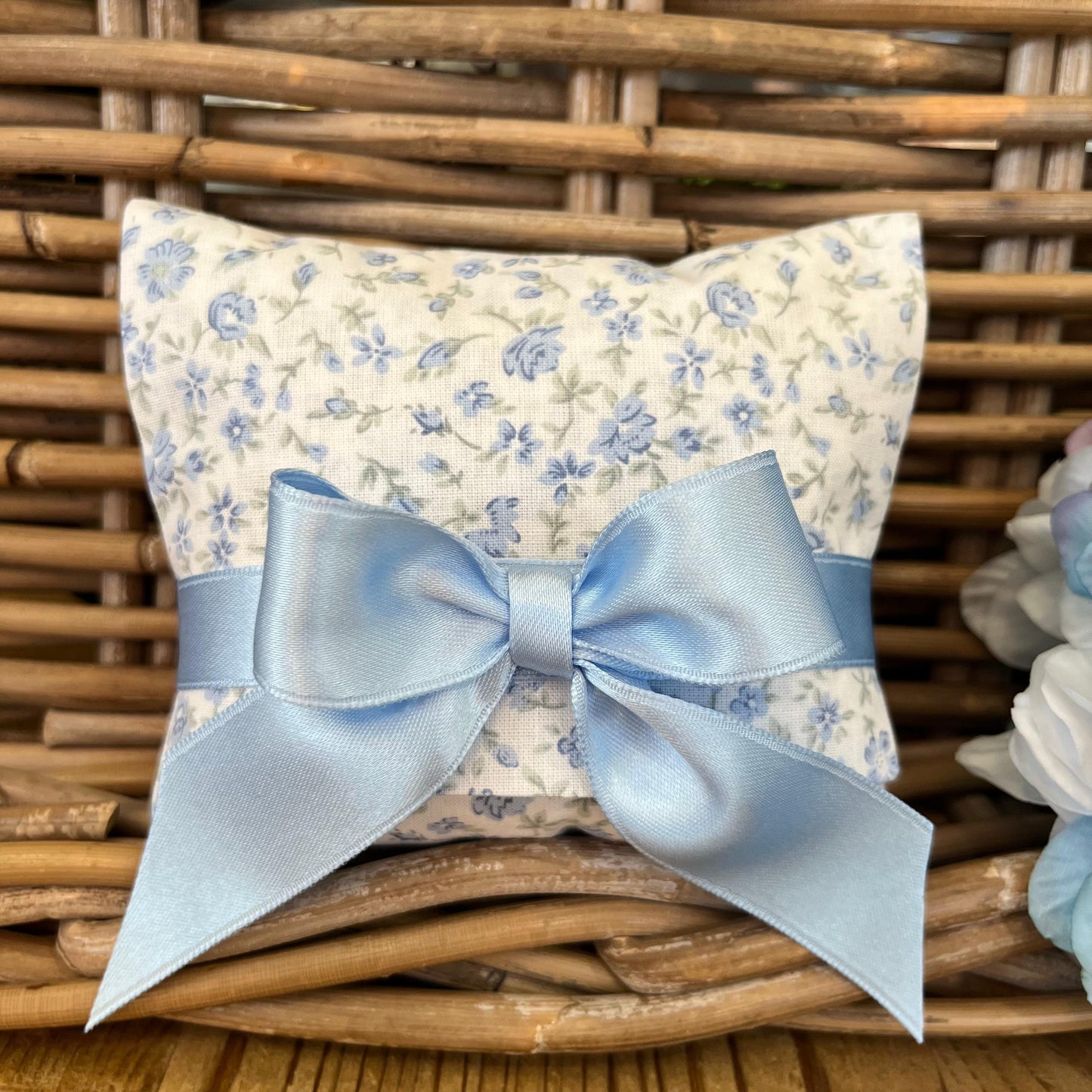 Bustina portaconfetti little flowers celeste mod. midi collezione Baby