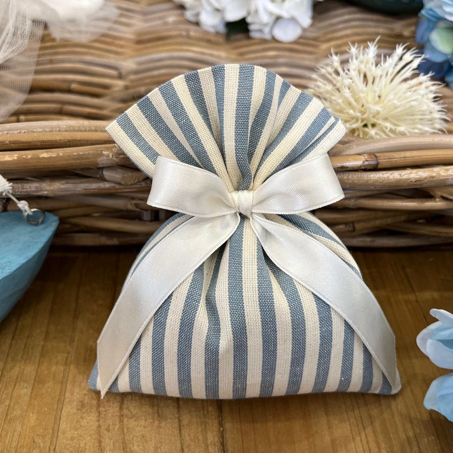 Sacchetto portaconfetti rigato avio mod. medio collezione country chic