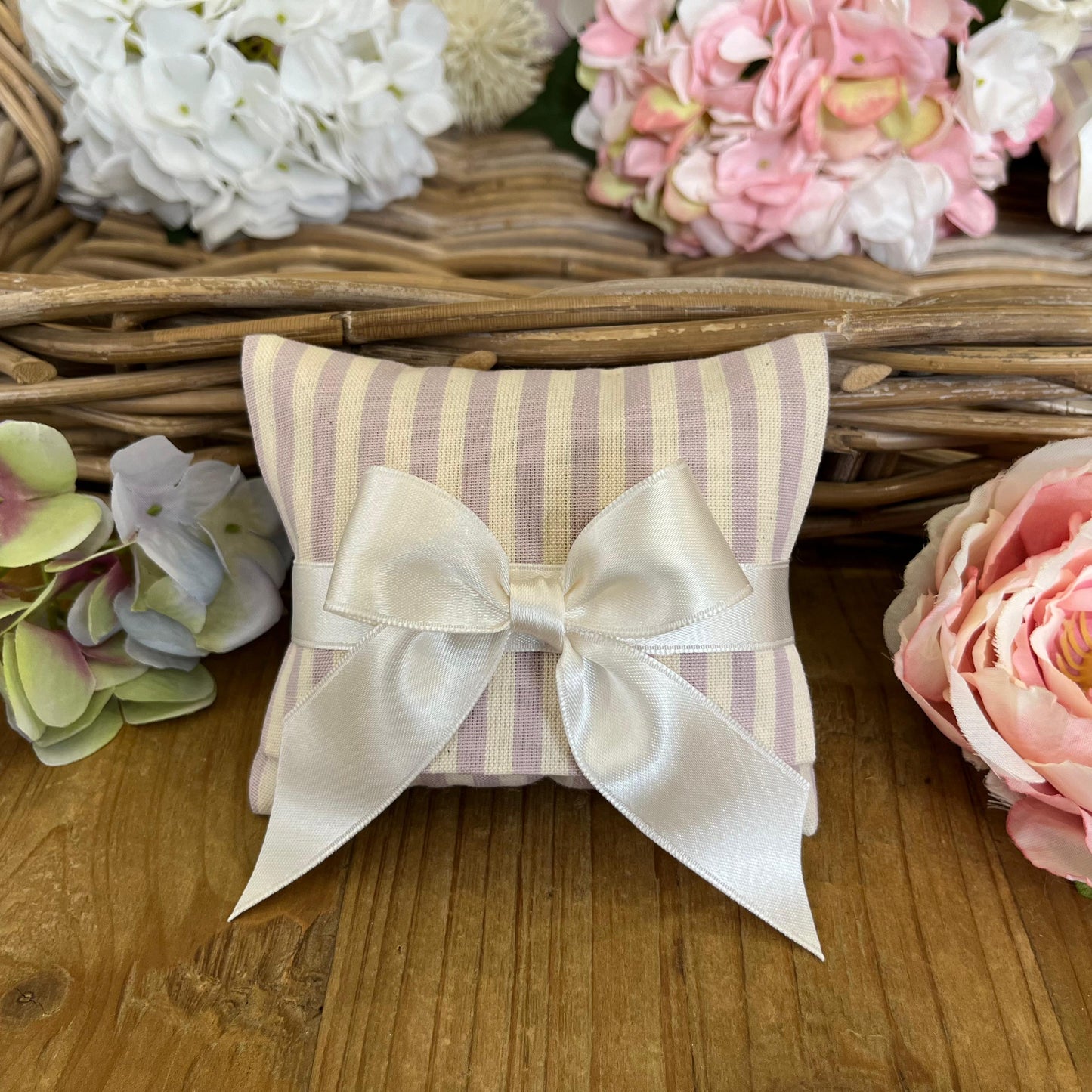 Bustina portaconfetti rigata lilla mod. midi collezione country chic