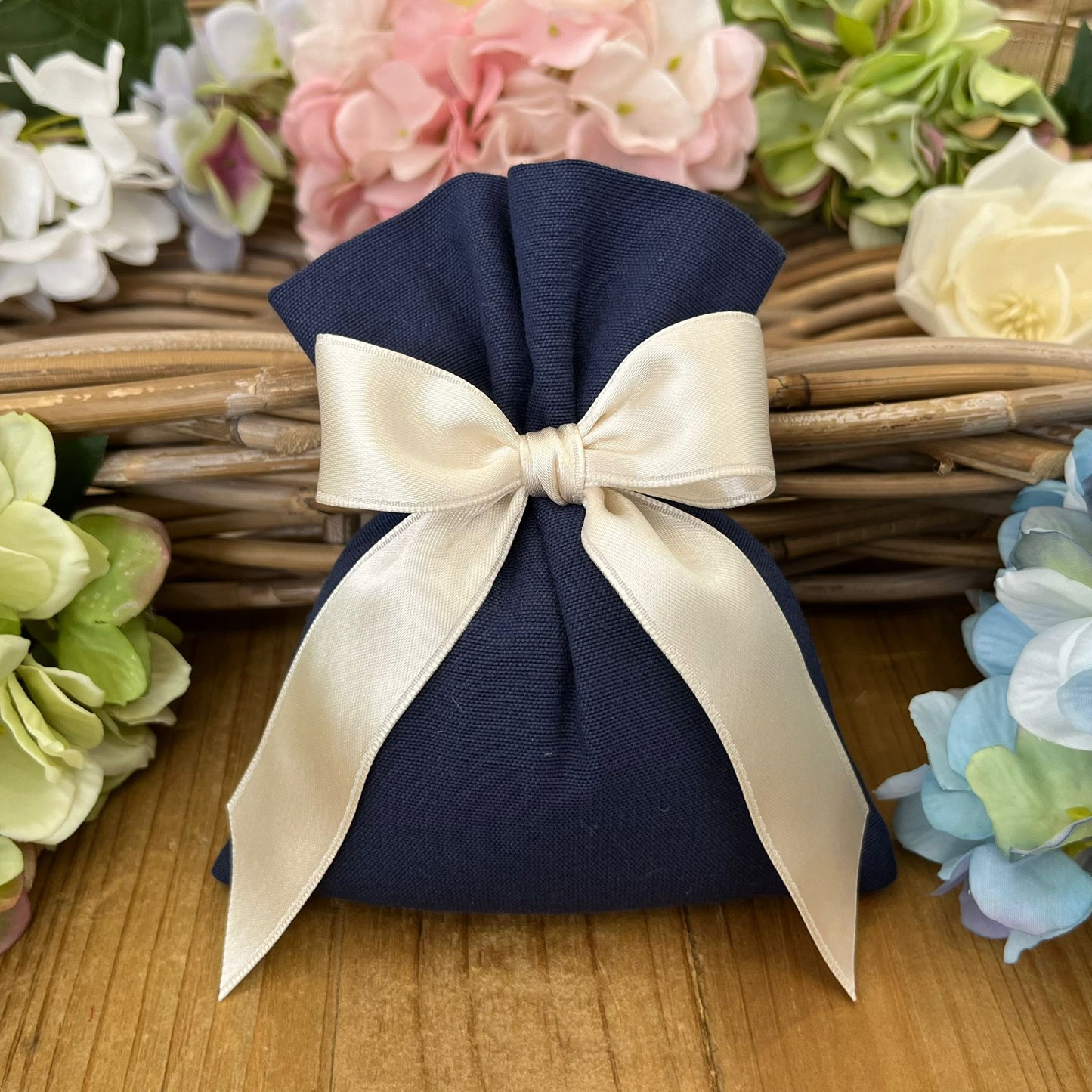 Sacchetto portaconfetti blu marino mod. medio collezione palette