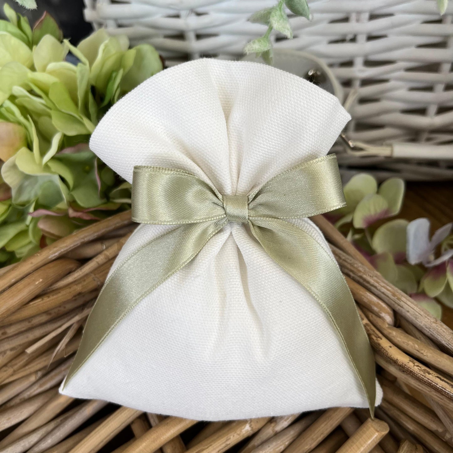 Sacchetto portaconfetti bianco mod. medio collezione puro