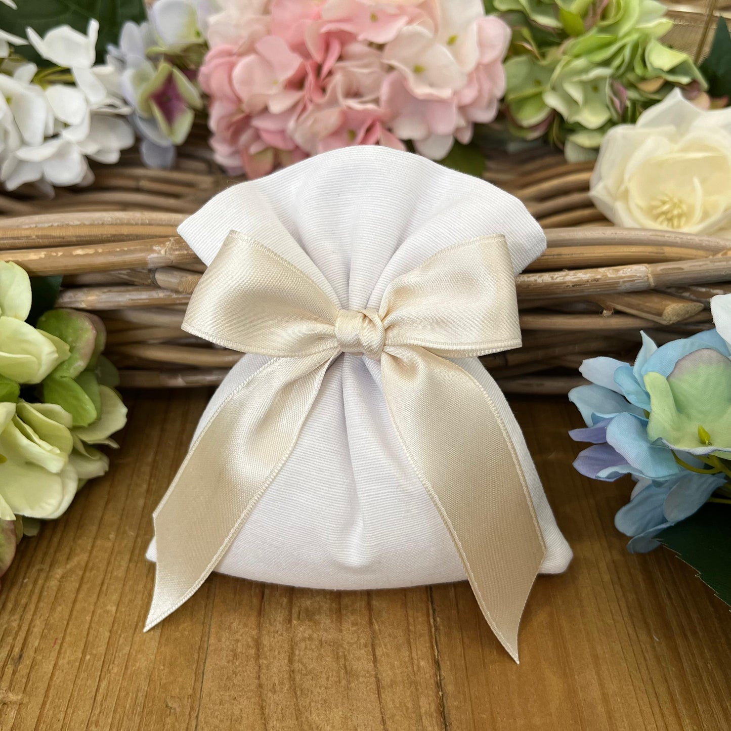 Sacchetto portaconfetti bianco mod. medio collezione palette