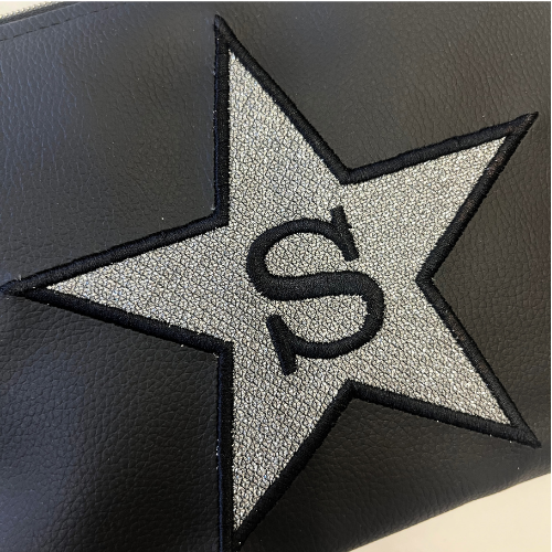 Pochette personalizzata in similpelle nera patch stella glitter argento mod. petite