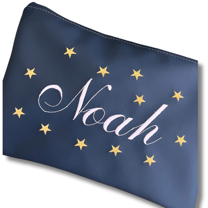 Pochette personalizzata con nome in similpelle blu ric. bianco stelle oro mod. plus