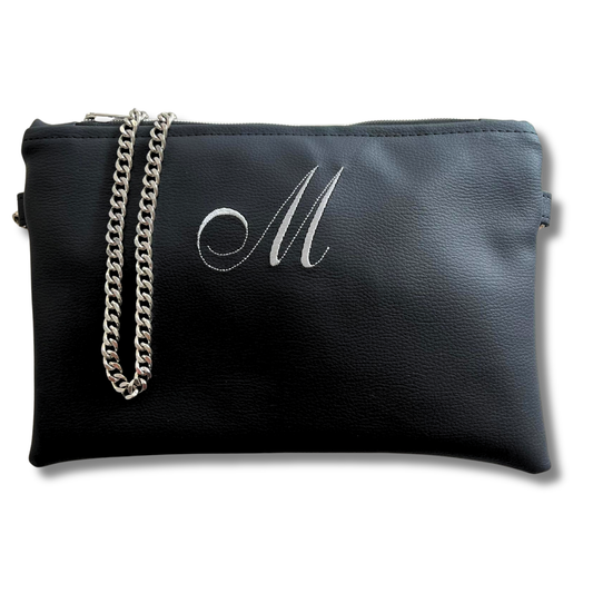 Pochette personalizzata con iniziale piccola in similpelle nera font inglese tracolla argento mod. regular