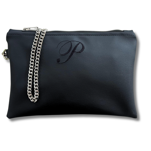 Pochette personalizzata con iniziale piccola nera in similpelle nera font inglese tracolla argento mod. regular