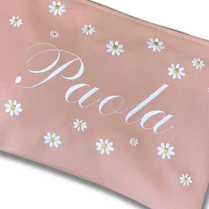 Pochette personalizzata con nome in similpelle rosa ric. bianco e margherite mod. plus