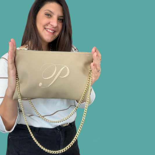Pochette personalizzata in similpelle sabbia font inglese tracolla oro mod. regular