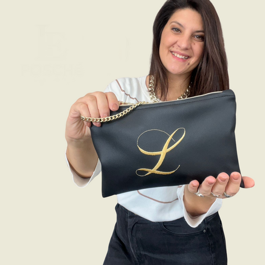 Pochette personalizzata in similpelle nera font inglese tracolla oro mod. regular