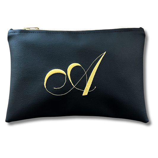Pochette personalizzata in similpelle nera ricamo font inglese mod. regular