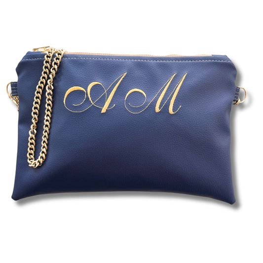 Pochette personalizzata con iniziale piccola in similpelle blu font inglese tracolla oro mod. regular